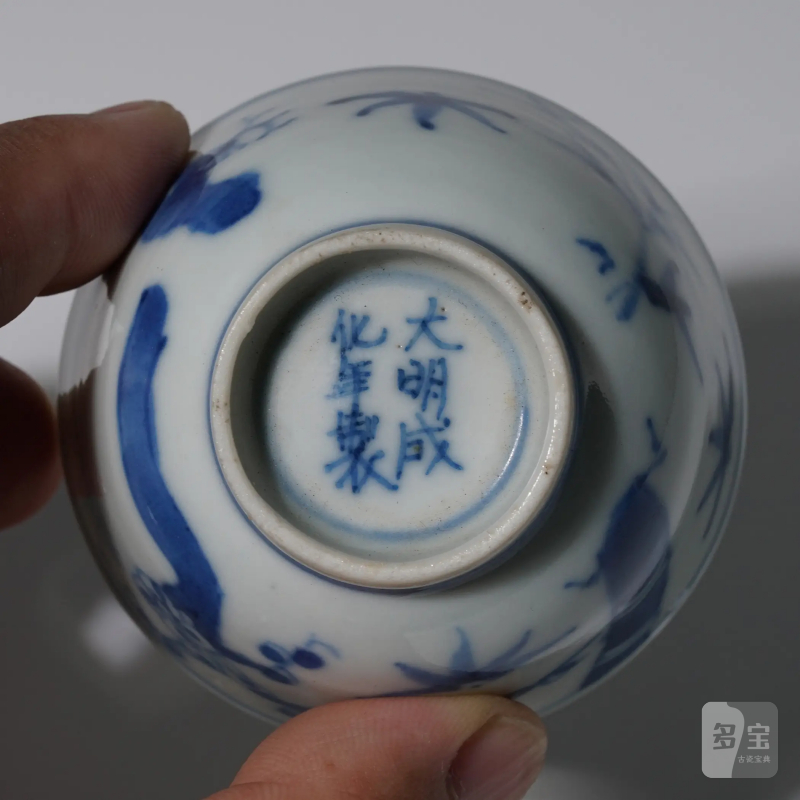 清中期 景德镇窑新渡青花岁寒三友图杯一对 - 图9